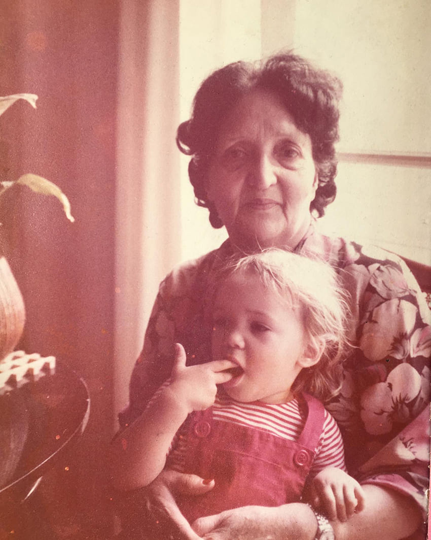 Mi abuela y yo - Las flores y las fotos - Loda - Lucila Penedo